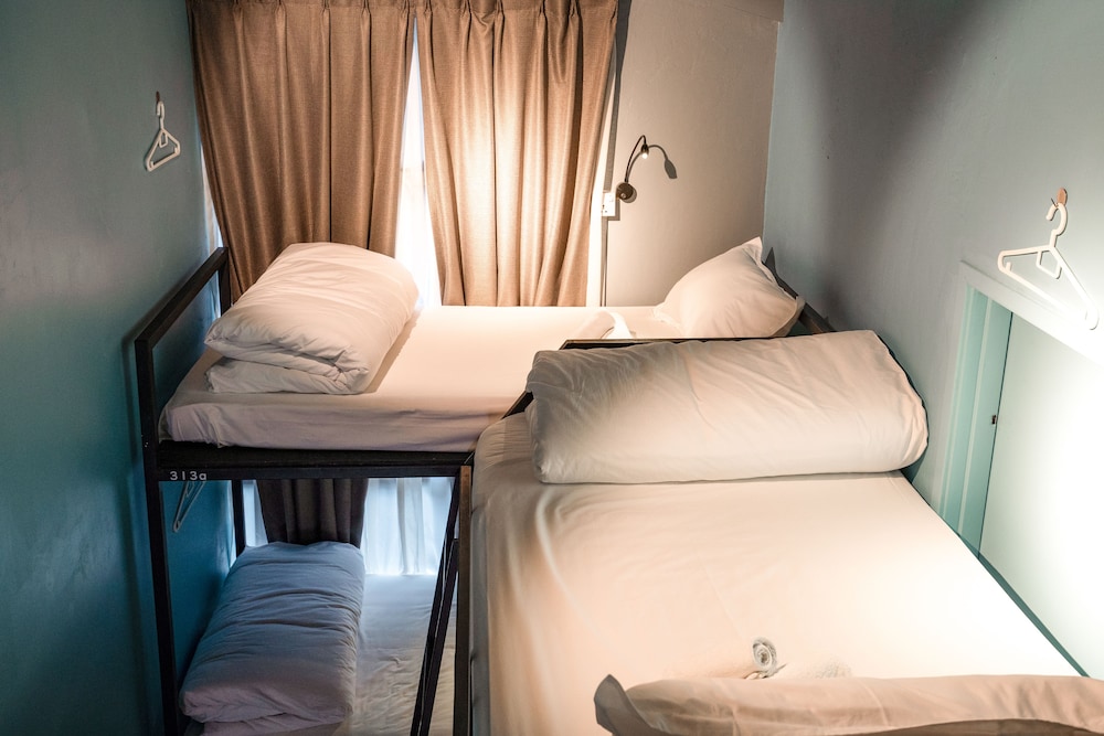 Vibrant Hostel 12/50