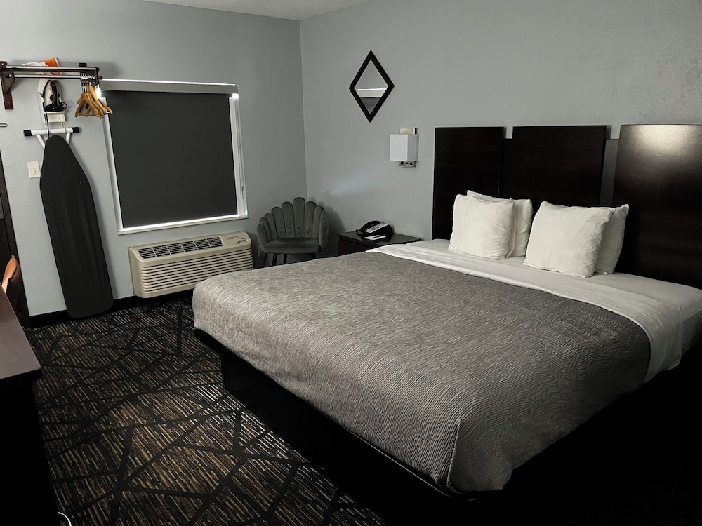 ROOM, KING BED, ACCESSIBLE