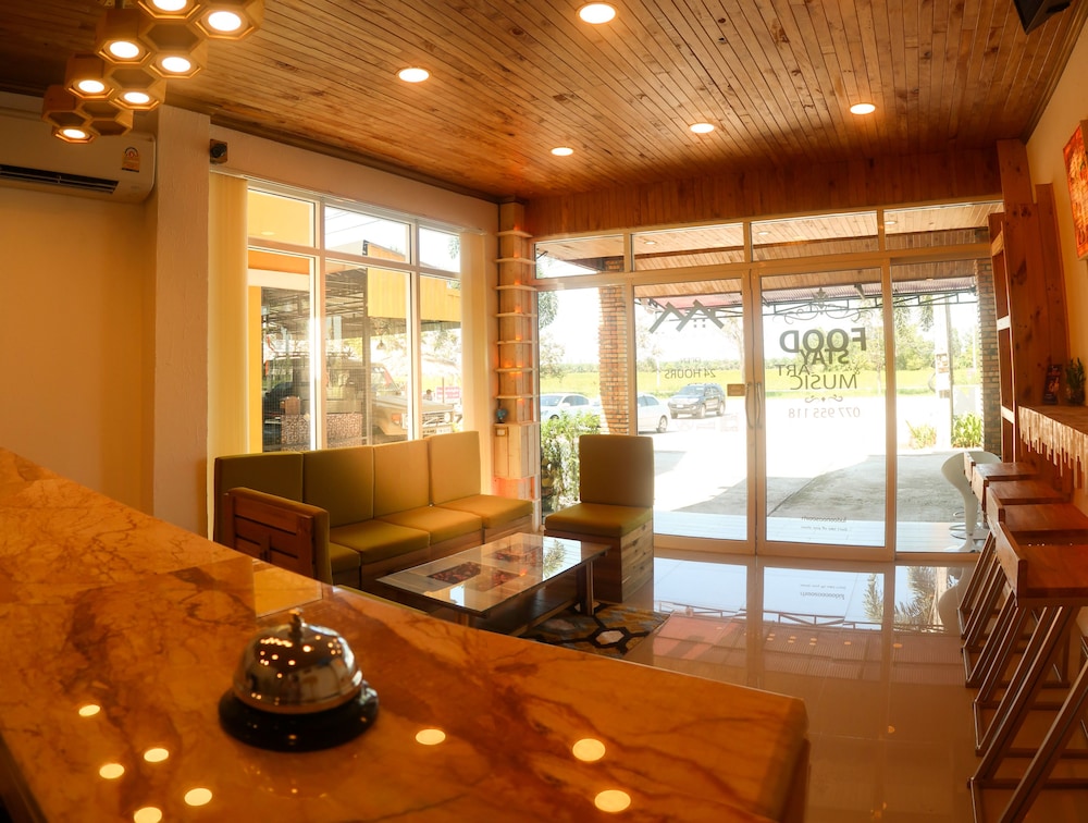 Baan Urt Suratthani Airport Hotel 50/66