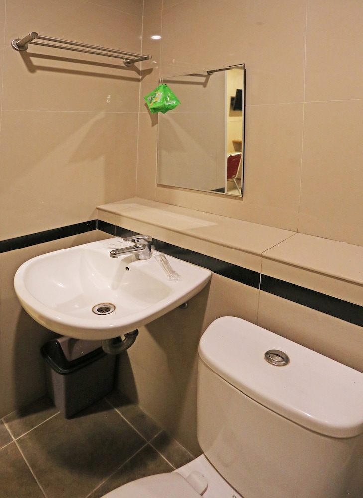 Super OYO Townhouse OAK Hotel Fiducia Serpong 44/44