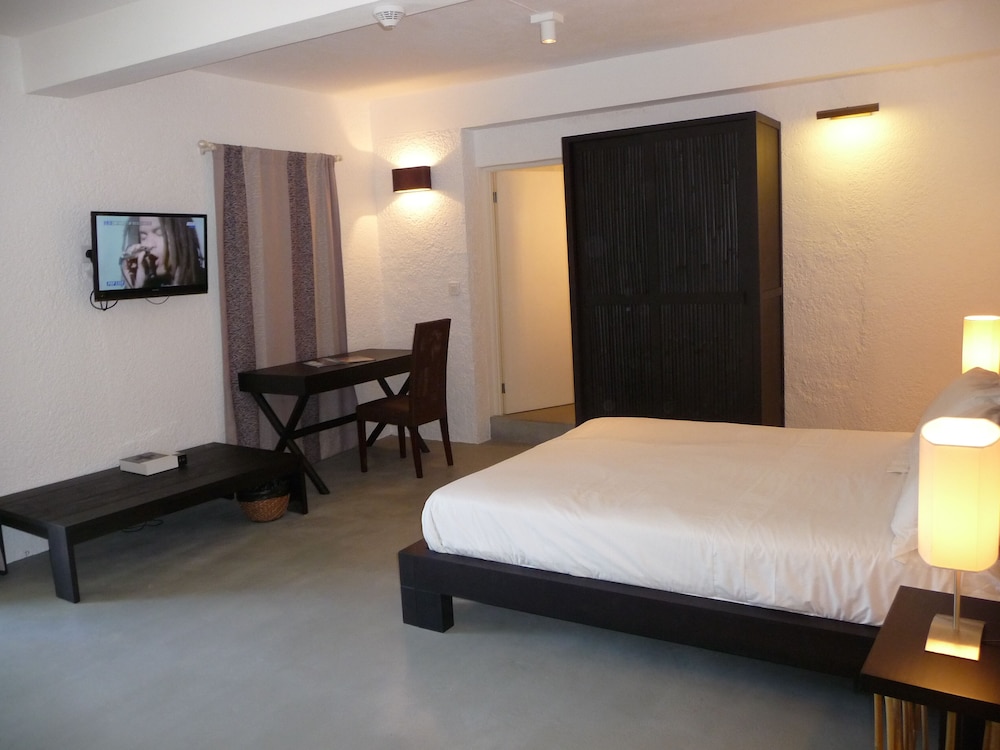 LUXURY, SUITE