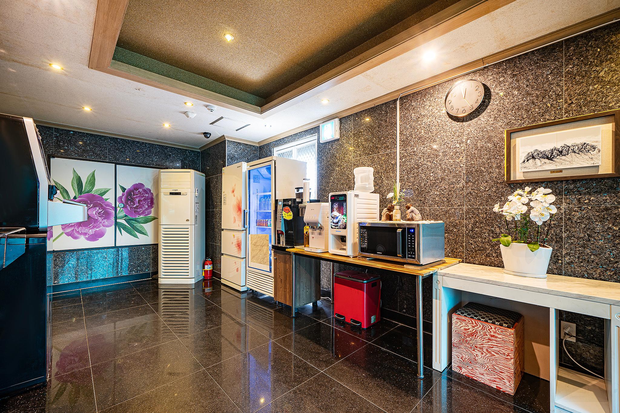 Hotel Vitamin 6/15