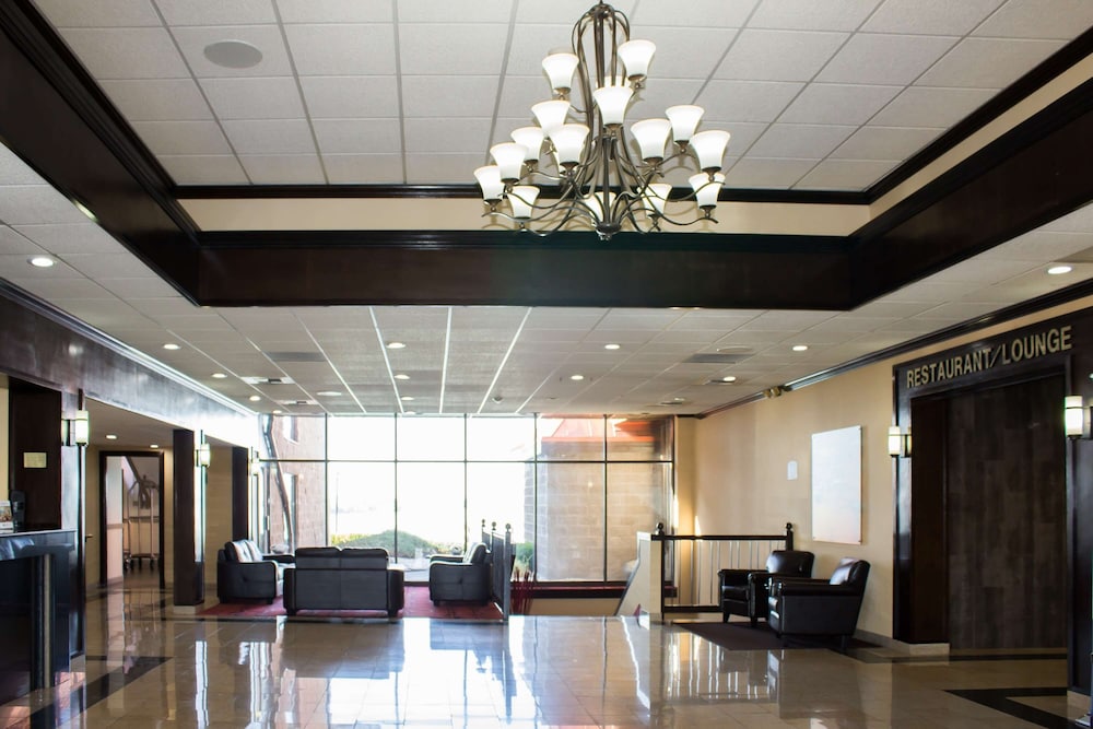 Best Western Plus Lake Front Hotel 41/51