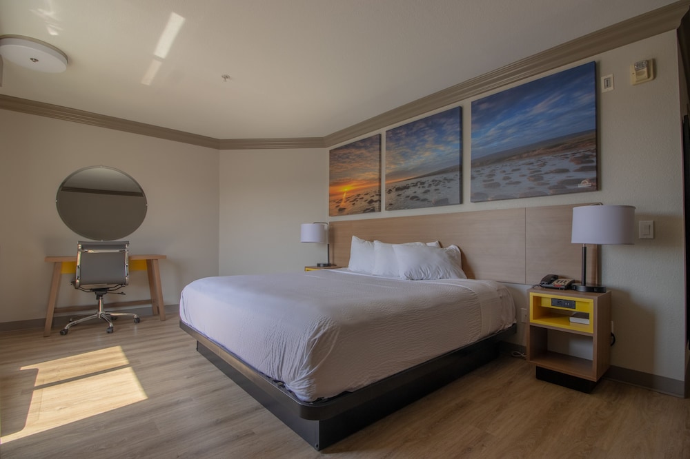 Days Inn by Wyndham Carlsbad 18/45