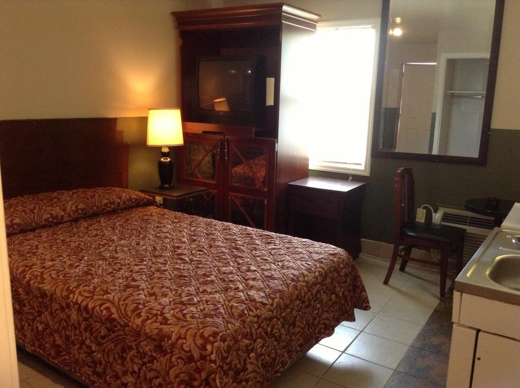 New Sea Breeze Motel 5/20