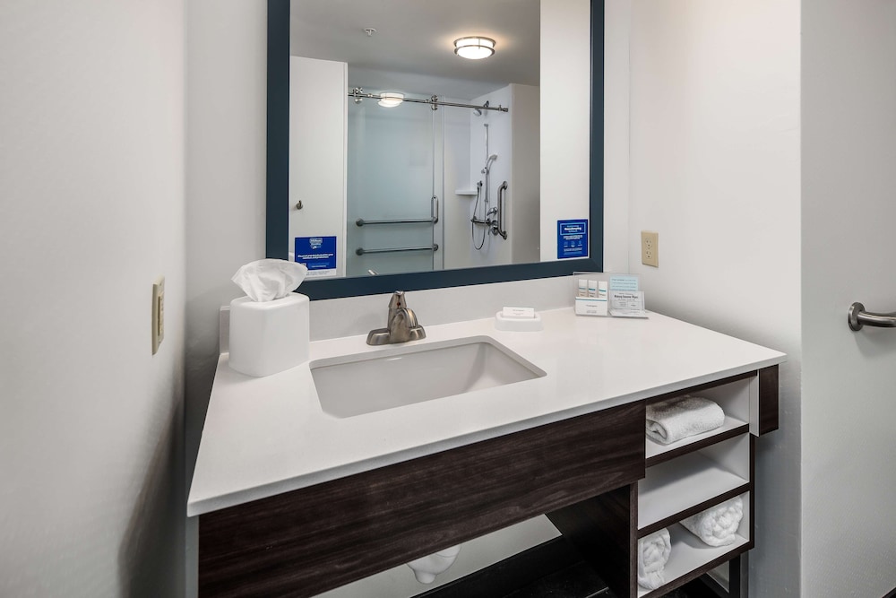 Hampton Inn and Suites Navarre 12/53