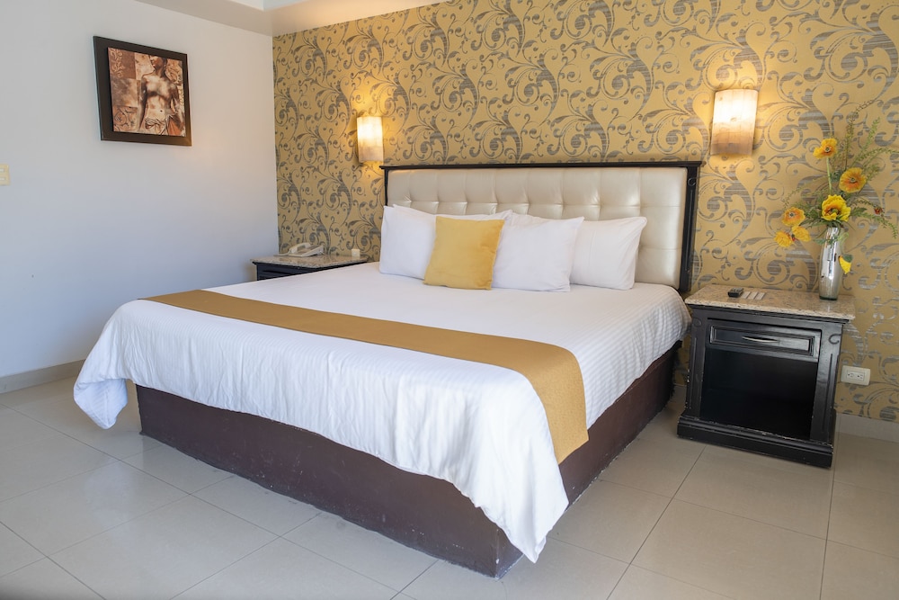 Hotel Santorian 12/57