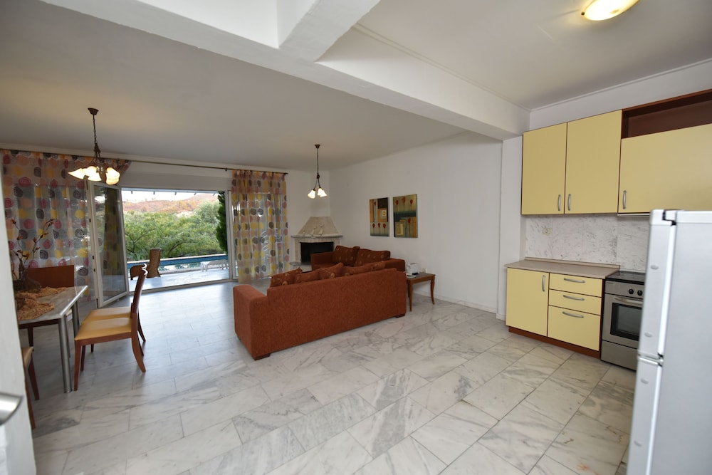 Olympic Kosmas Hotel 12/61