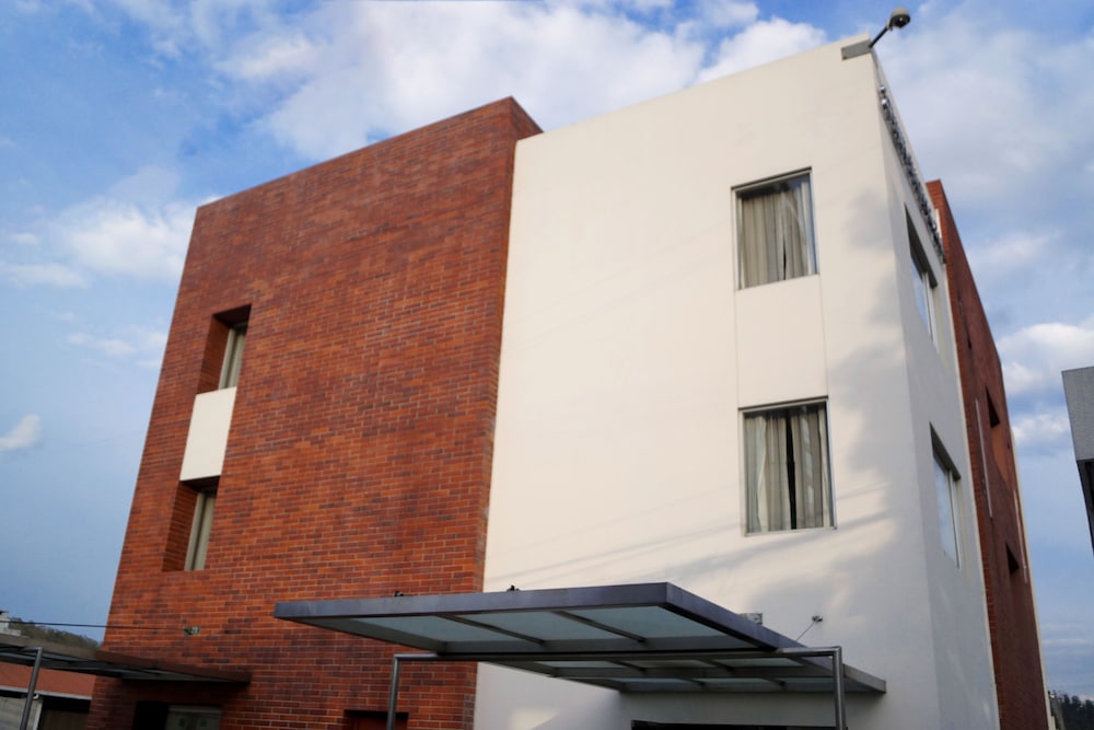 Stubel Suites and Cafe 2/69