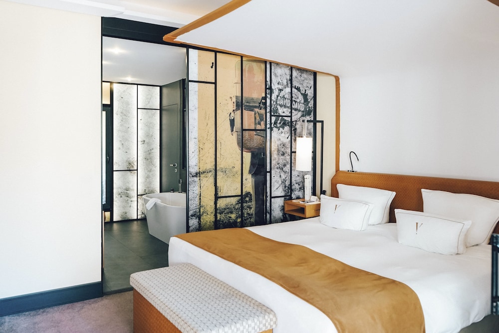 Five Seas by Inwood Hotels 8/60