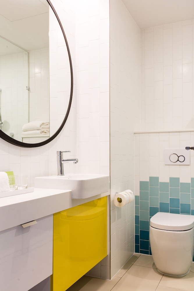 غرفة ديلوكس بسرير كينج بإطلالة على النهر، Ibis Styles East Perth 6/6