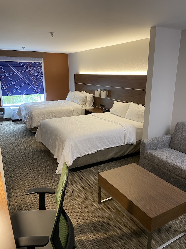Holiday Inn Express Hotel Suites Auburn University Area 12/53