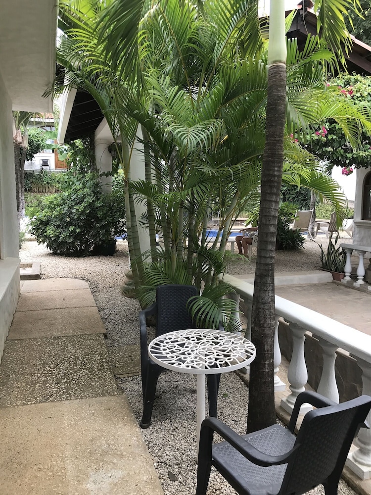 Hotel Flores 38/50