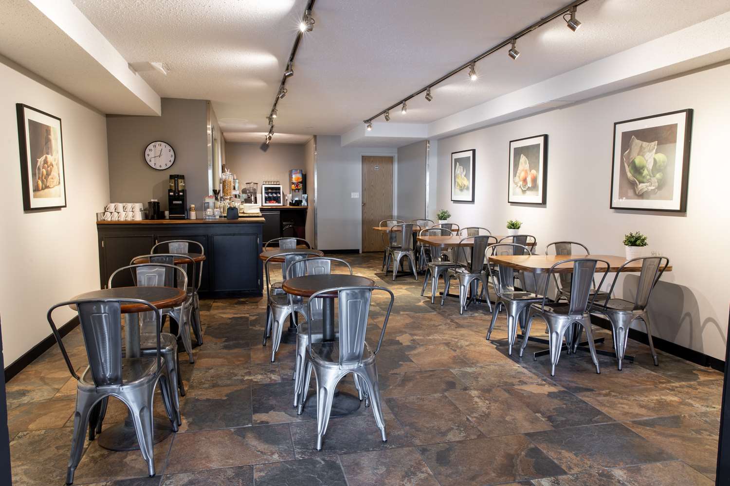 SureStay Hotel by Best Western Castlegar 38/44