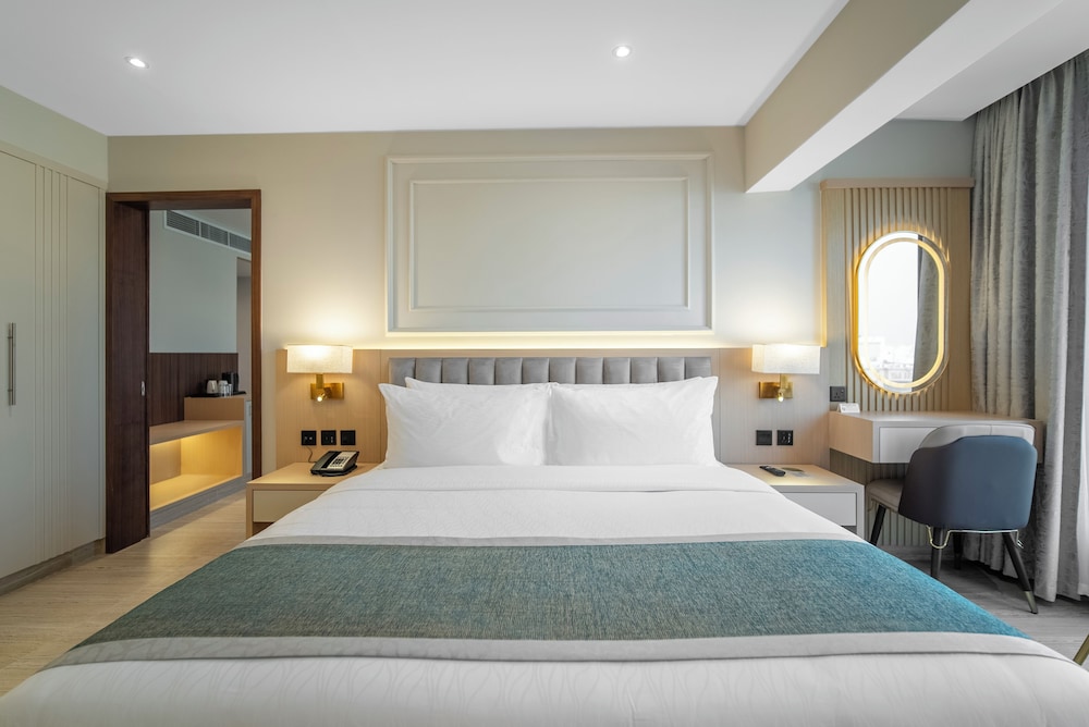 Grand Ambassador Hotel 17/38