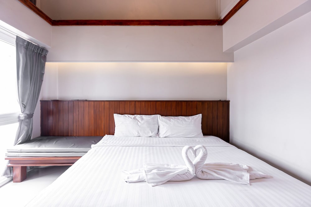 A Sleep Bangkok Sathorn by ZUZU 20/50