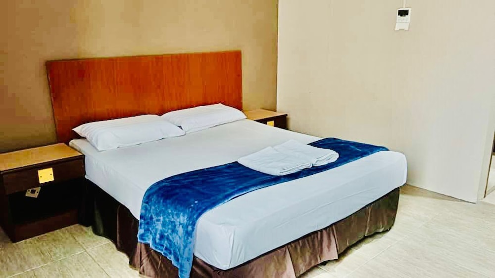 Baron Waterfront Hotel 24/42