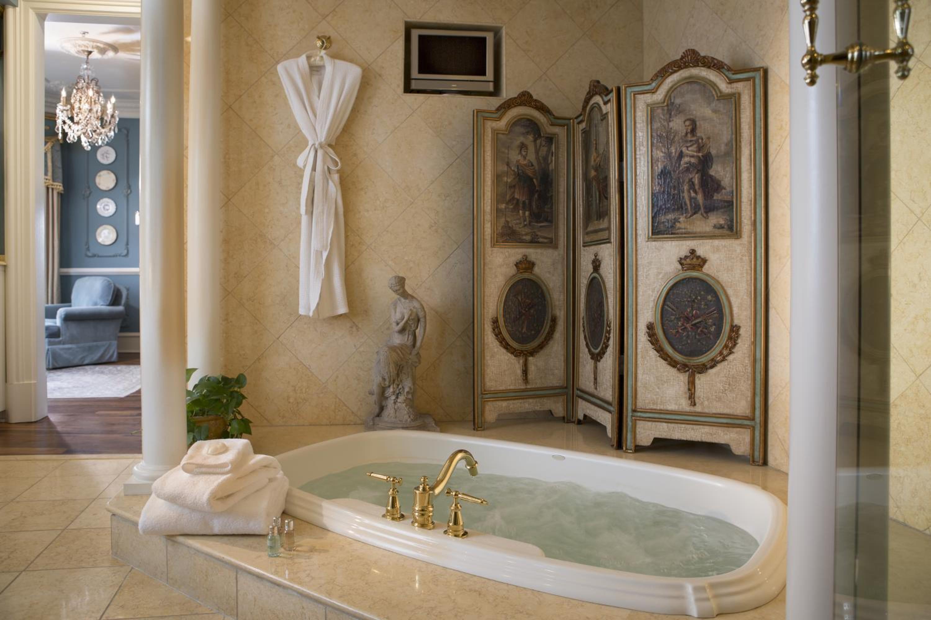 Renaissance, Guest Room