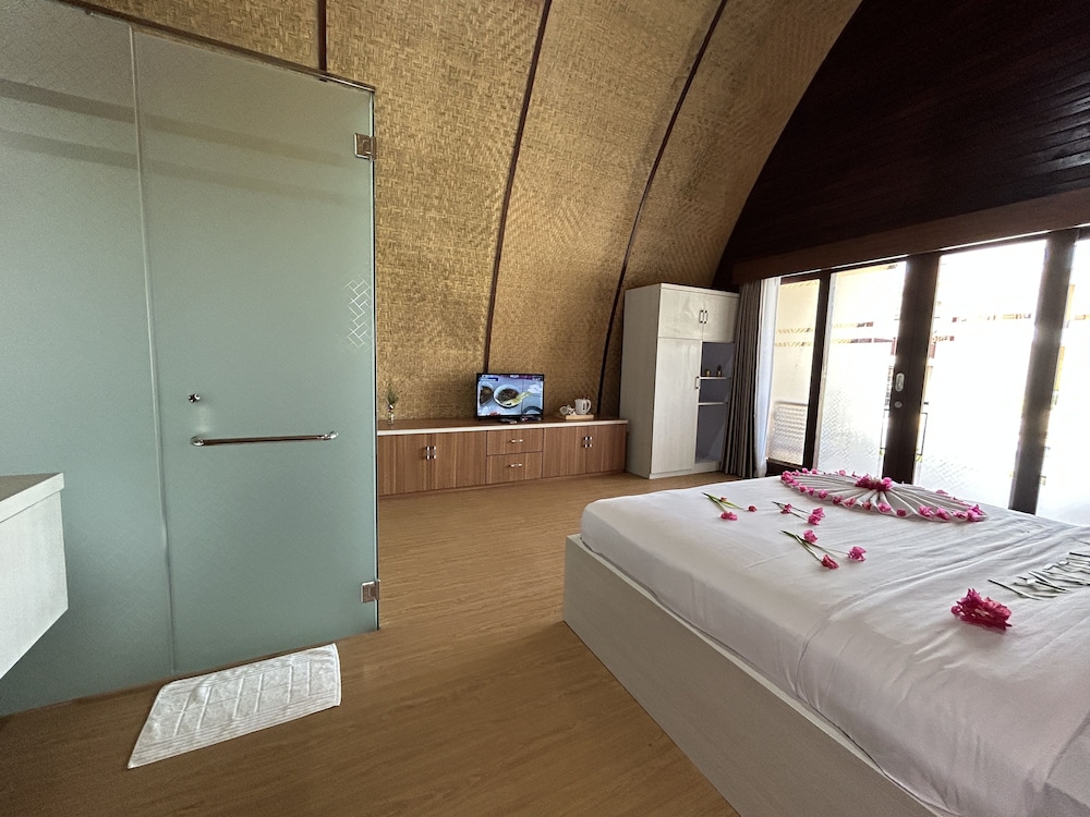 Bayview Beach Resort East Lombok 16/49