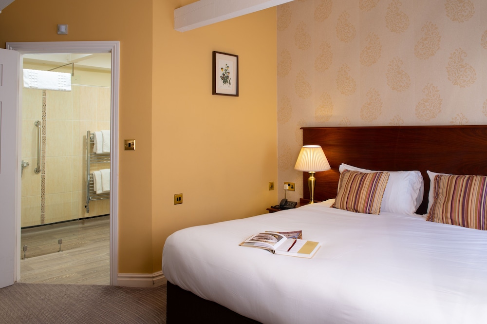 STANDARD, DOUBLE OR TWIN BED, ACCESSIBLE