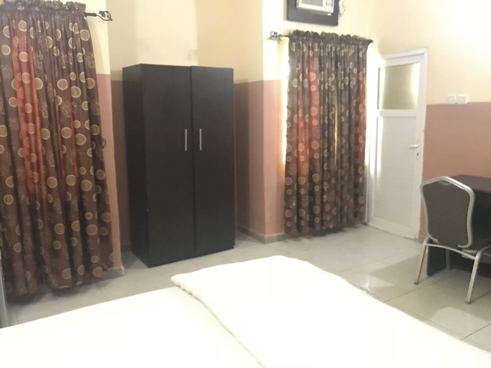 Richmond Hills Suites photo4