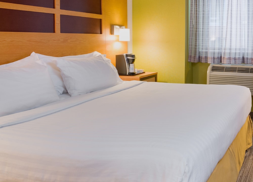 Holiday Inn Express New York City Times Square 22/55