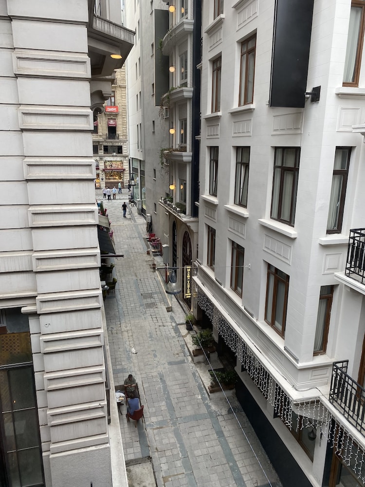 Taksim Yazici Residence 3/68