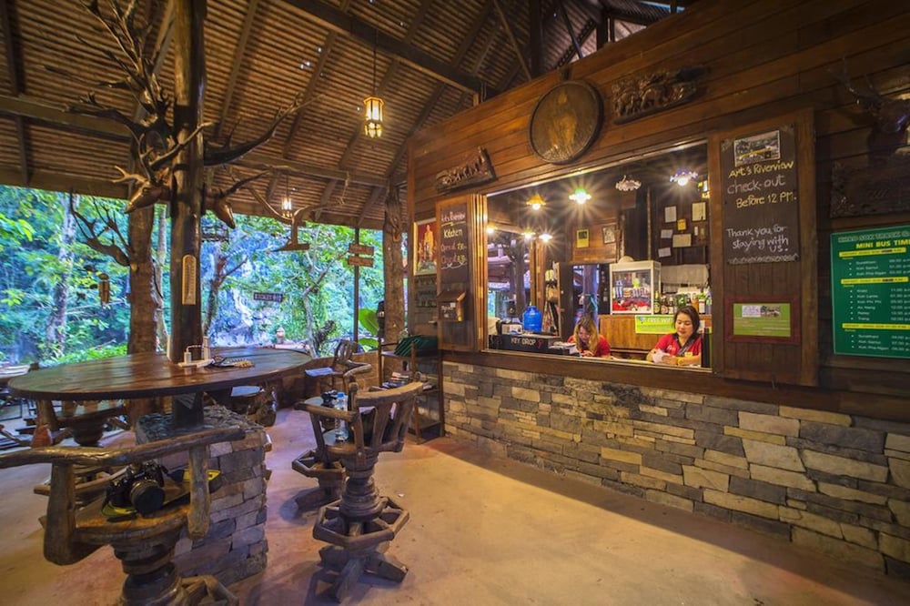 Art's Riverview Lodge 46/51
