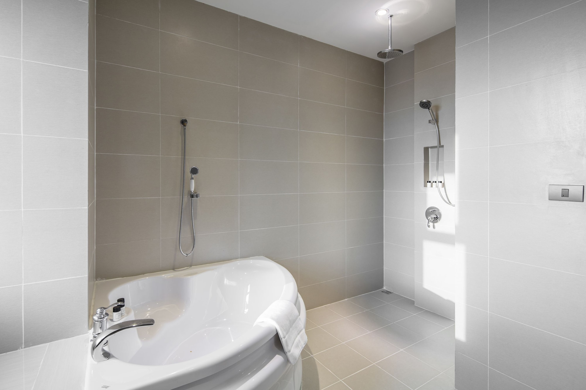 Grand, Premium, Suite, Twin Beds, Partial View, Terrace