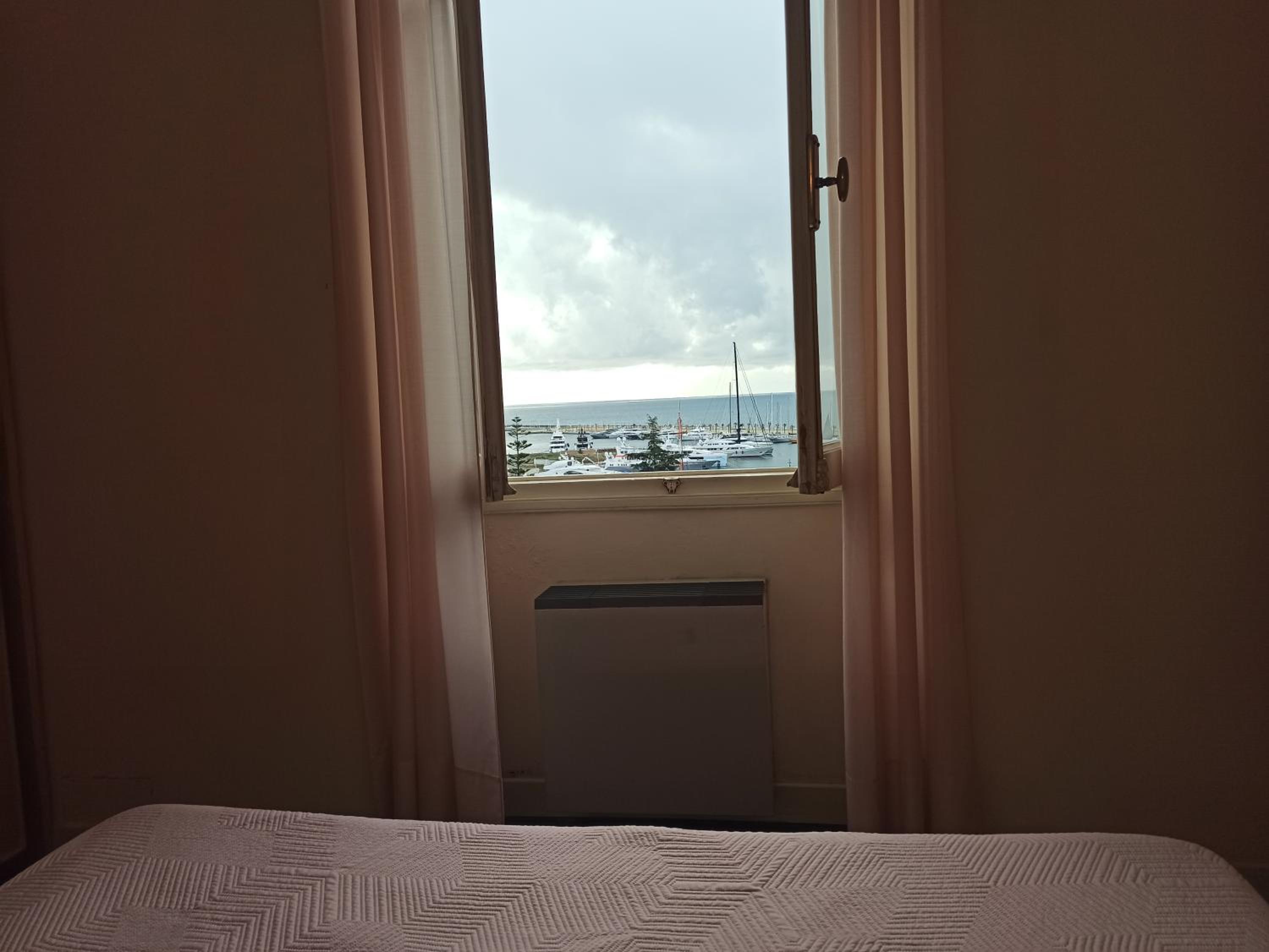 غرفة بسرير مزدوج أو سريرين منفصلين بإطلالة على البحر، Residence Miramare 6/10