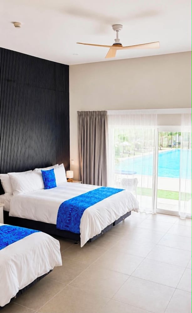 Room, 1 King and 1 Single Beds, Pool Side