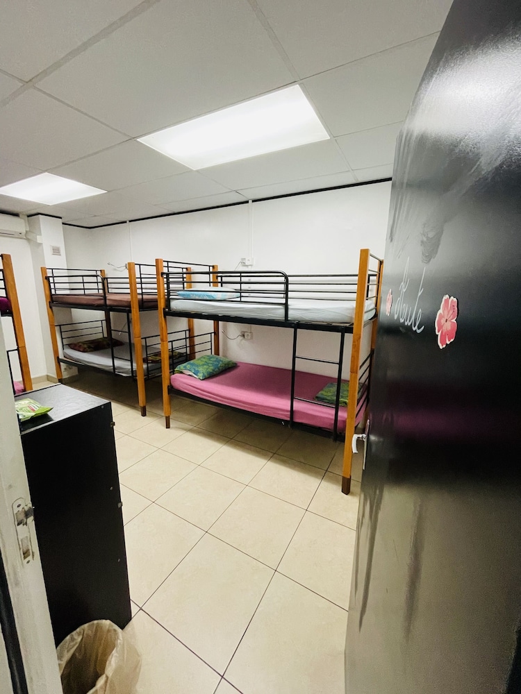 Mahana Lodge Hostel & Backpacker 34/69