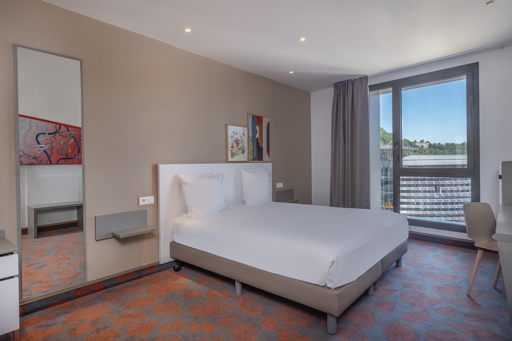 ROOM, KING BED, ACCESSIBLE