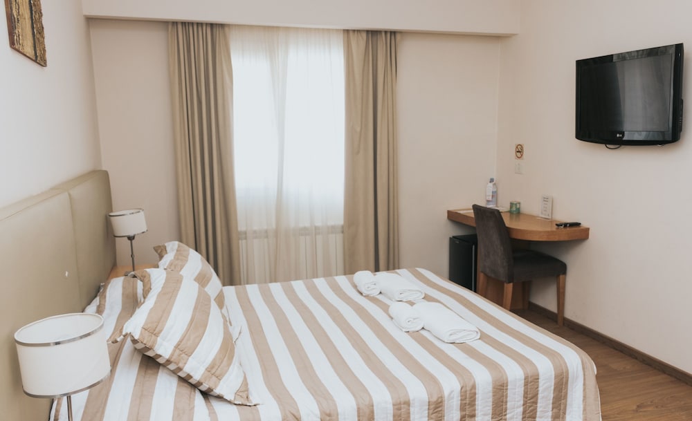 CITY, DOUBLE BED