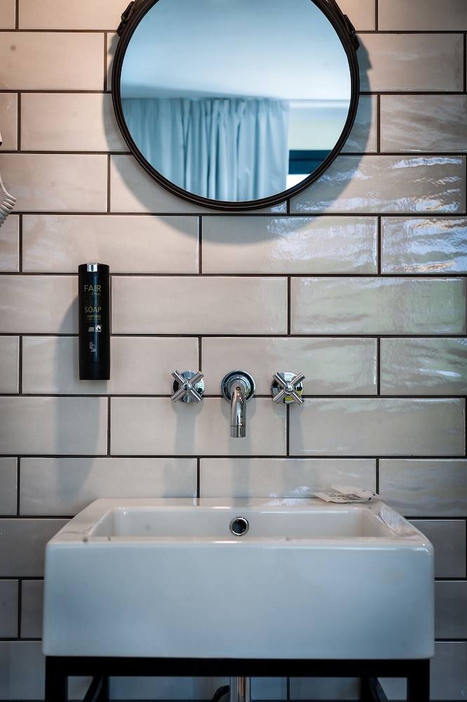Teku Boutique Hotel 48/50