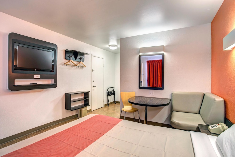 Motel6 Murfreesboro, TN 39/59