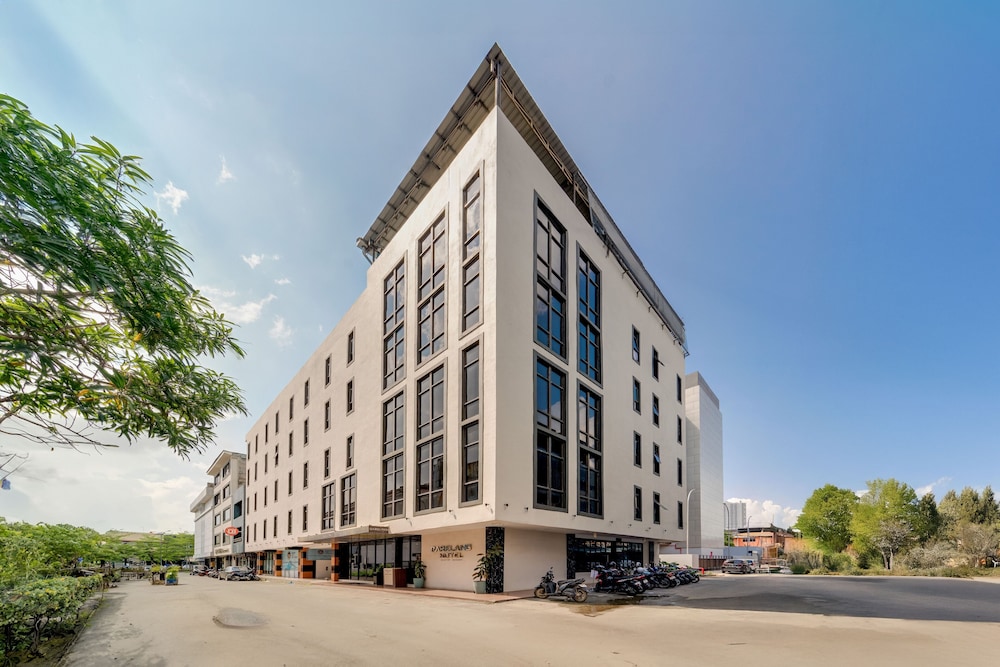 Barelang Hotel 7/51