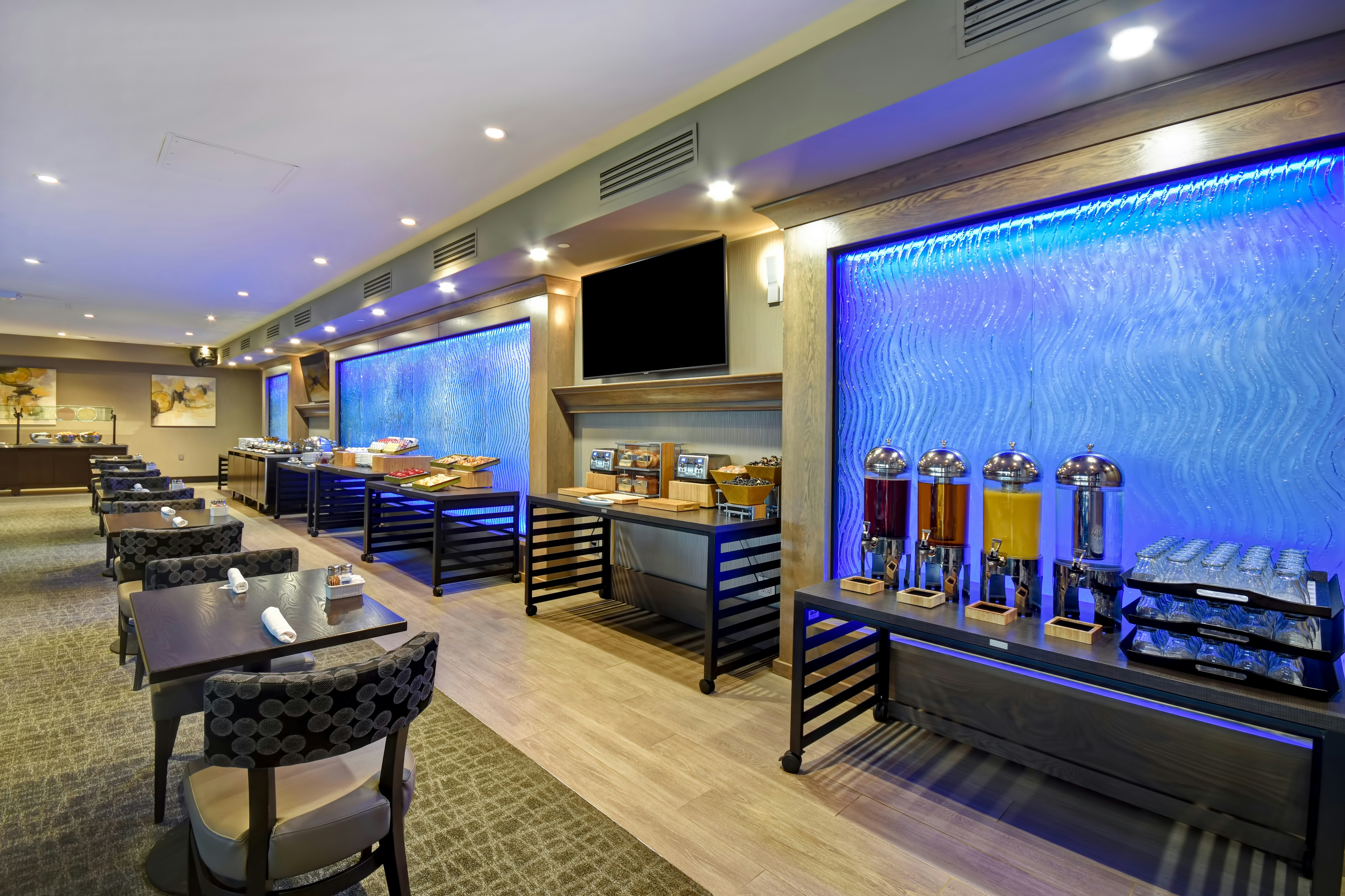 DoubleTree by Hilton Hotel Pleasanton at the Club 41/70
