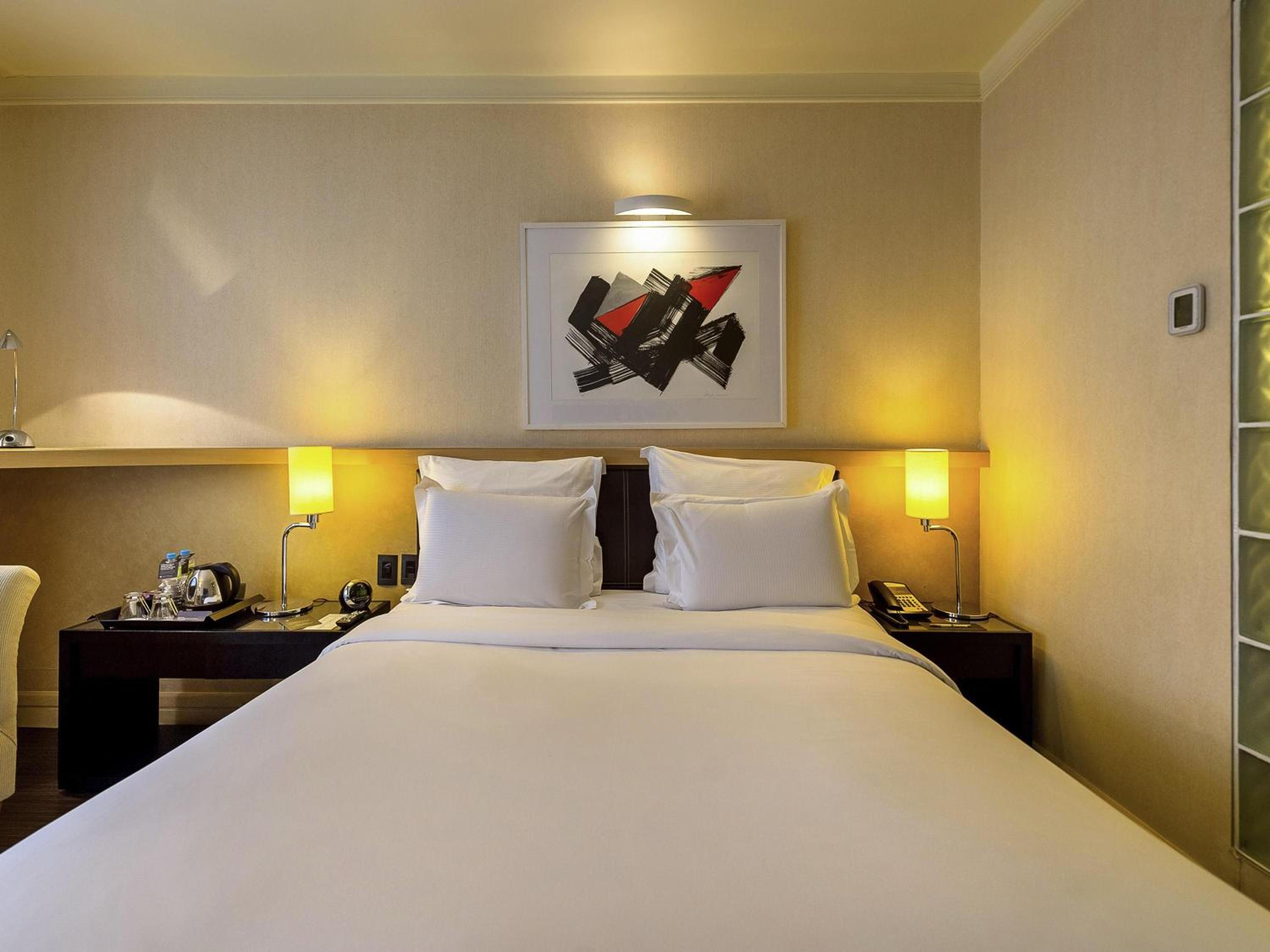 SUPERIOR, QUEEN BED, CITY VIEW