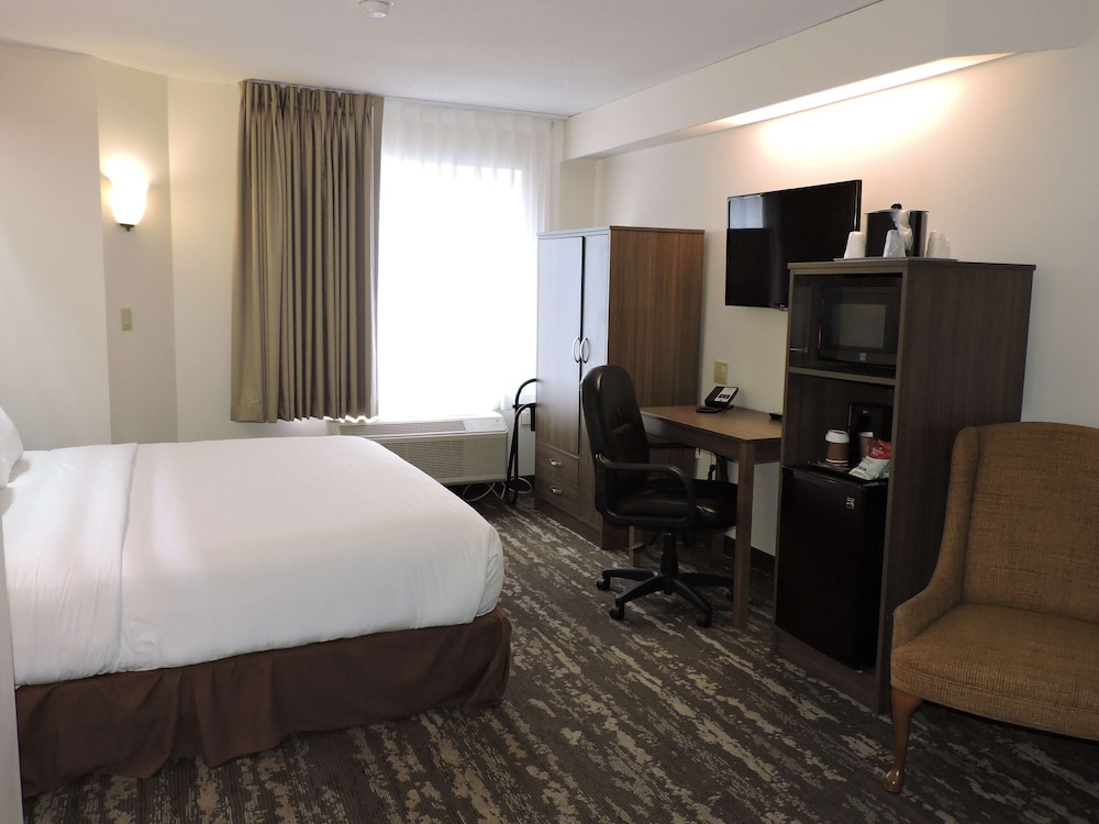 Charlevoix Inn Suites, SureStay Collection by Best Western 22/45