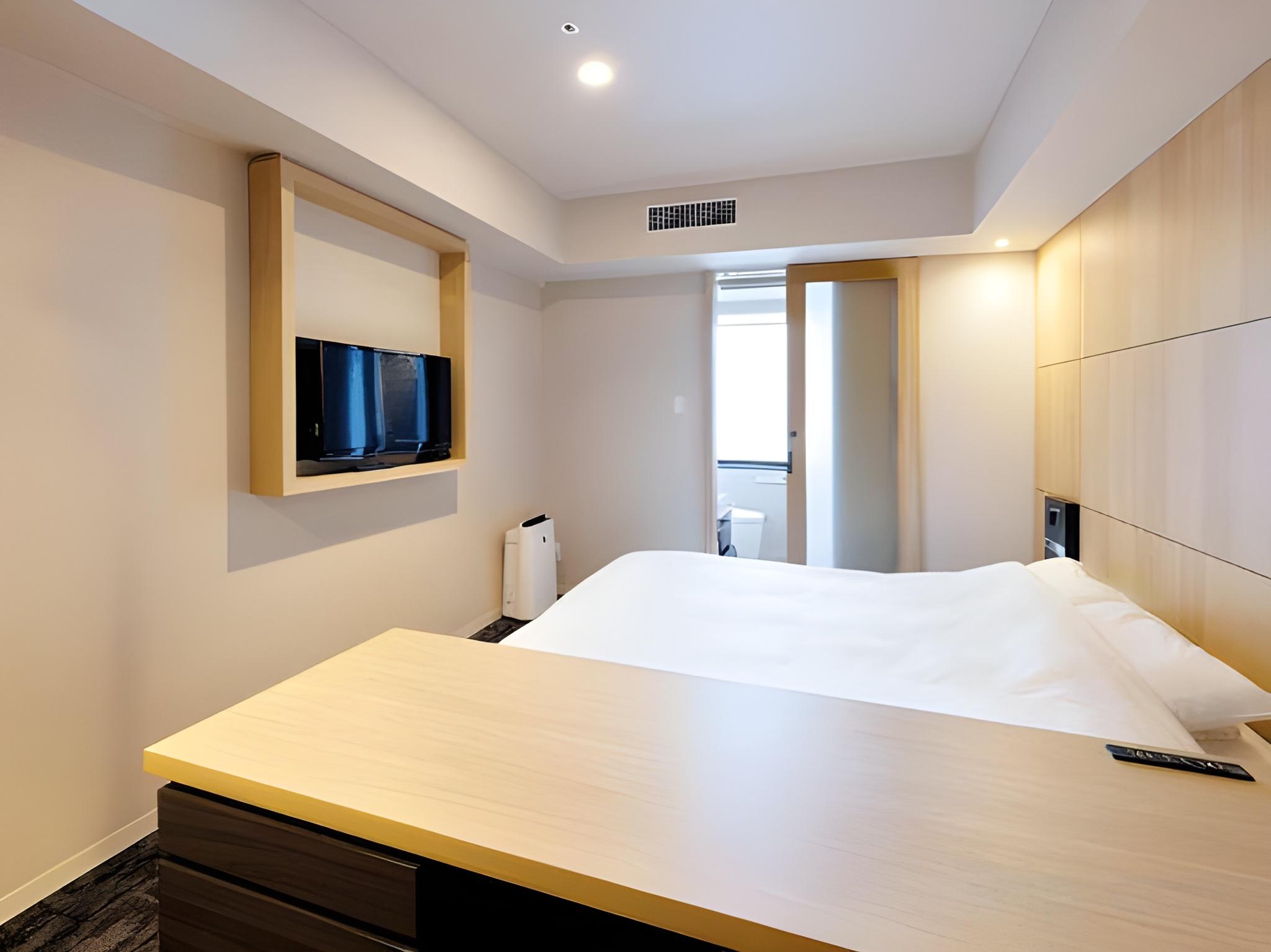 Room, Double Bed, No Window