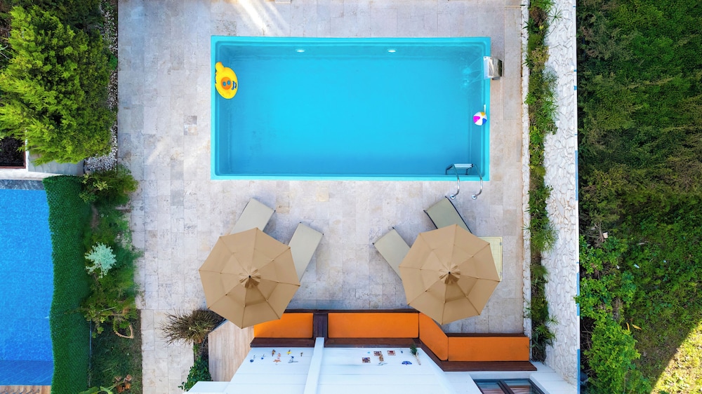 Echinus Hotels 26/48