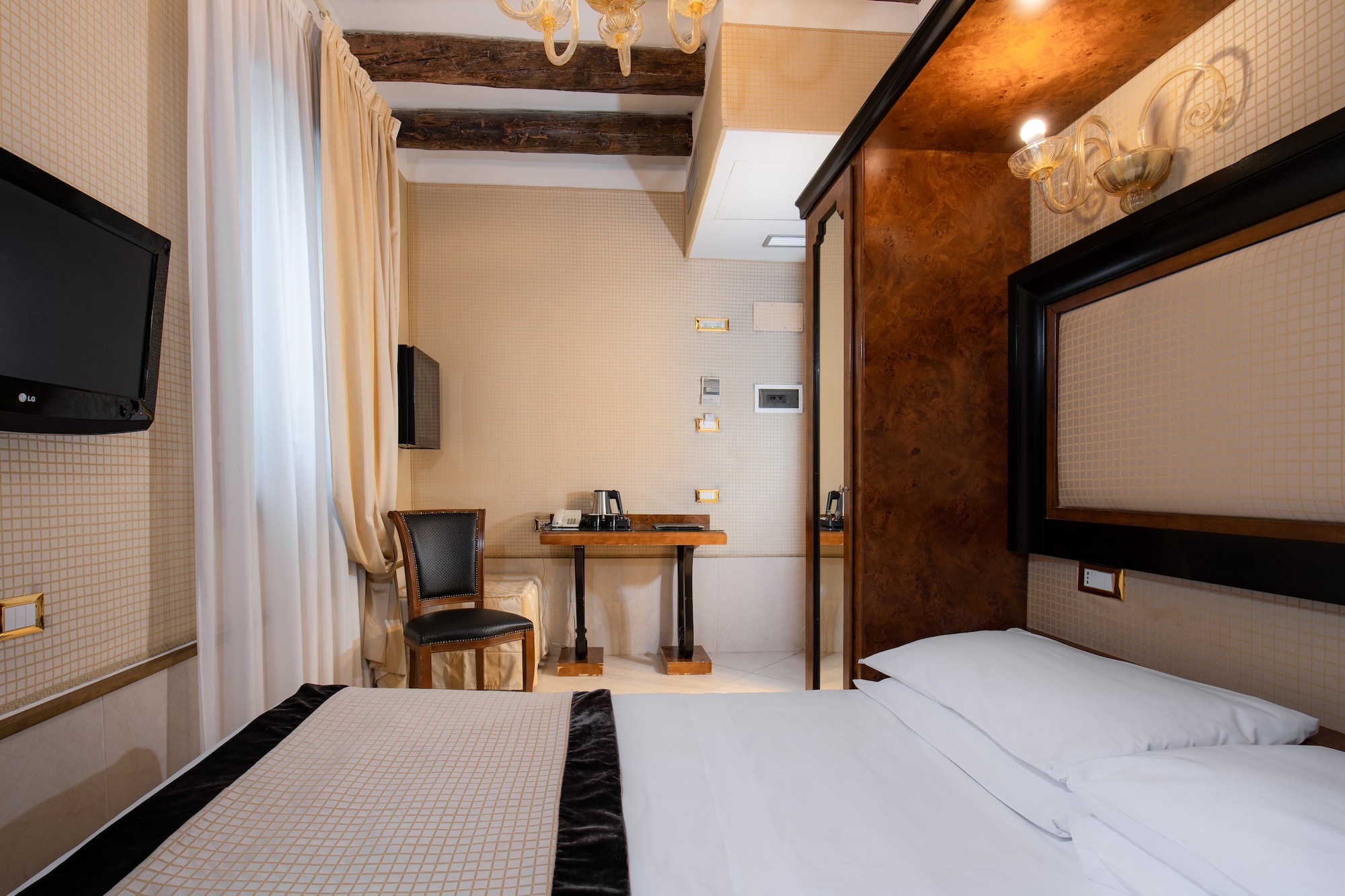 Inner, Courtyard, Basic, Double Bed, Ground Floor