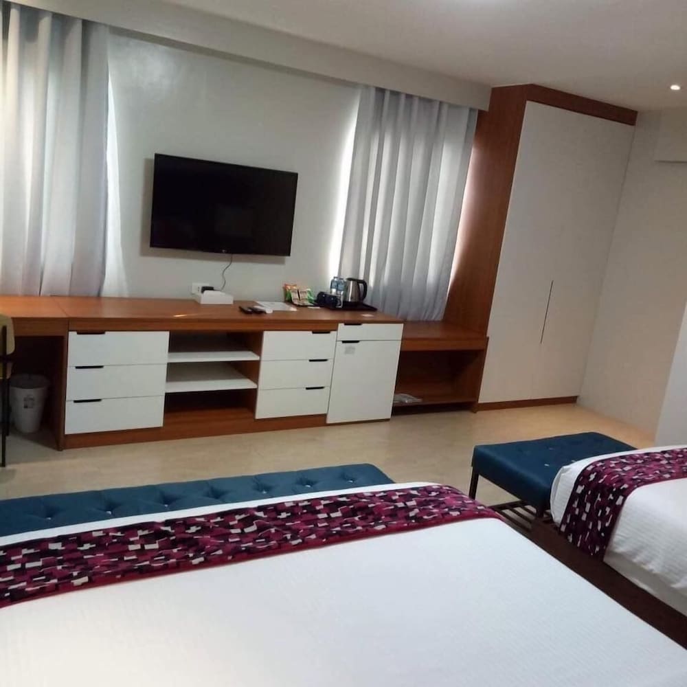 The Madeline Boutique Hotel & Suites 16/28