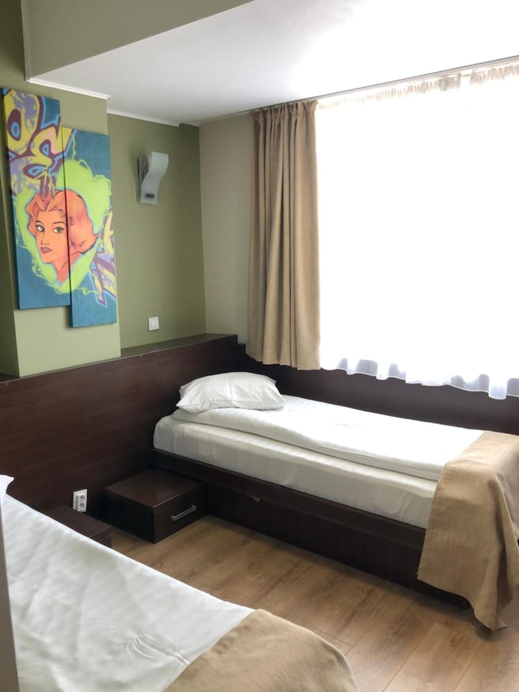 Hotel Graffiti 34/55