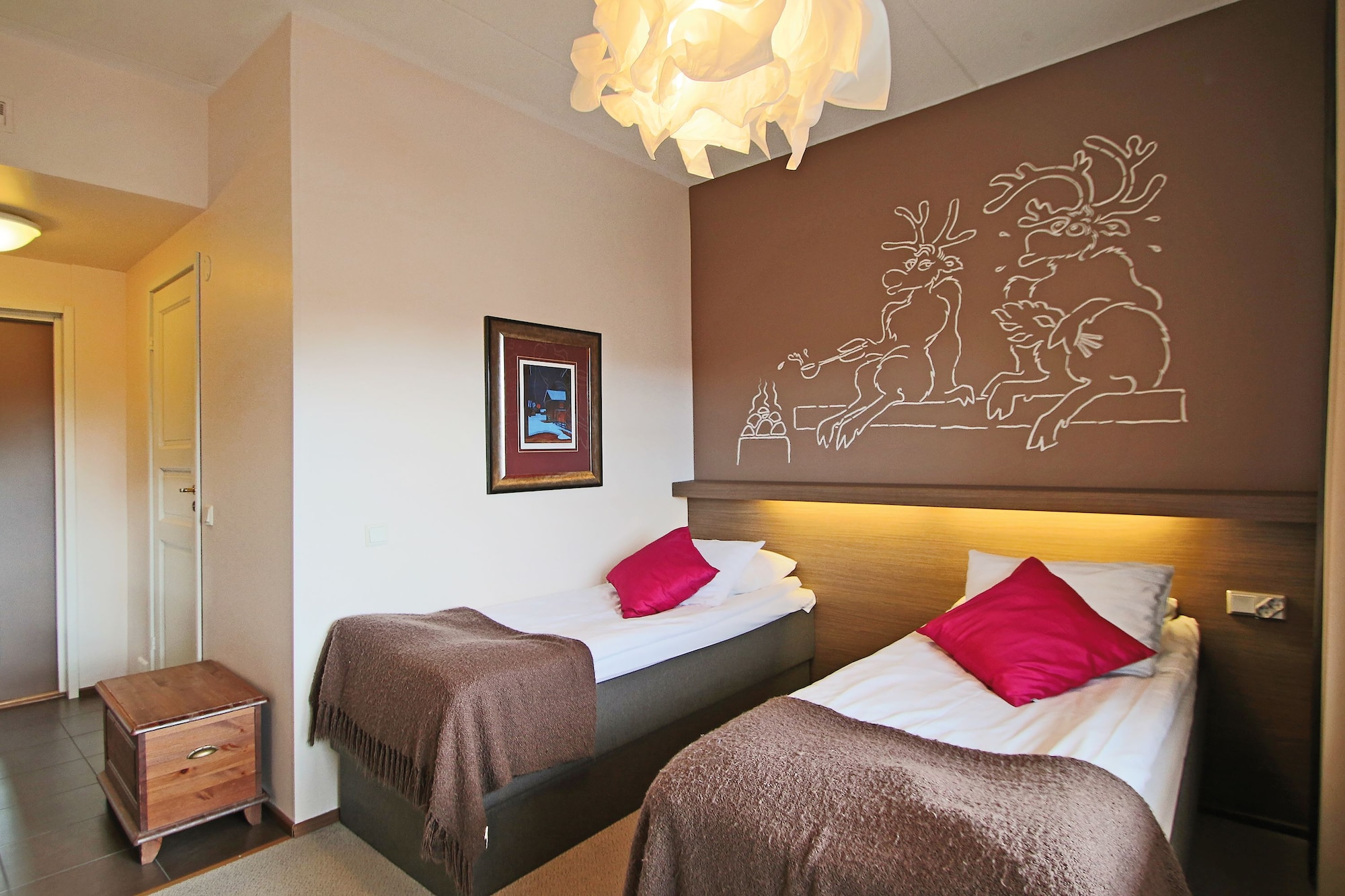 غرفة قياسية بسريرين منفصلين بحوض استحمام، Hullu Poro Hotel 3/10