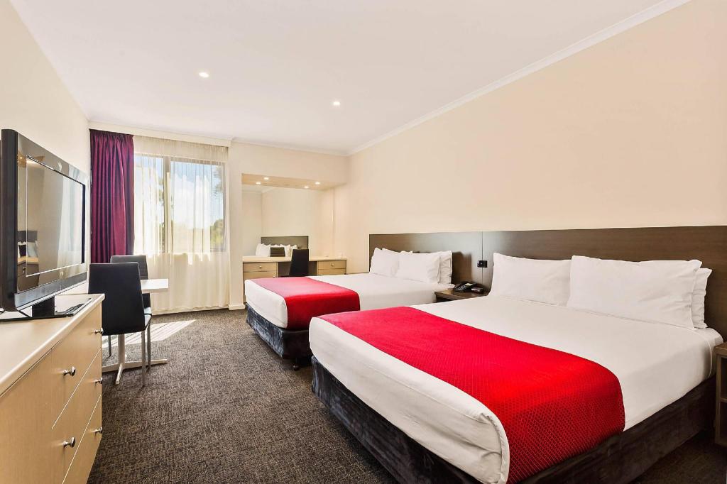 UPGRADE, 2 QUEEN BEDS