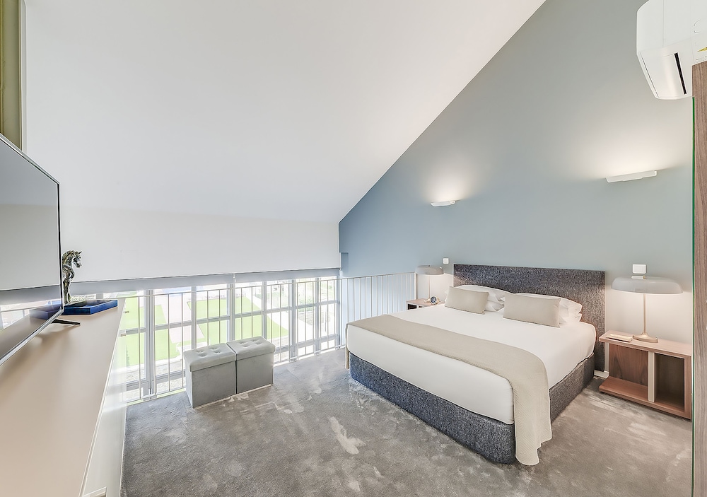 DUPLEX, LOFT, DELUXE, QUEEN BED, GARDEN VIEW, POOL ACCESS