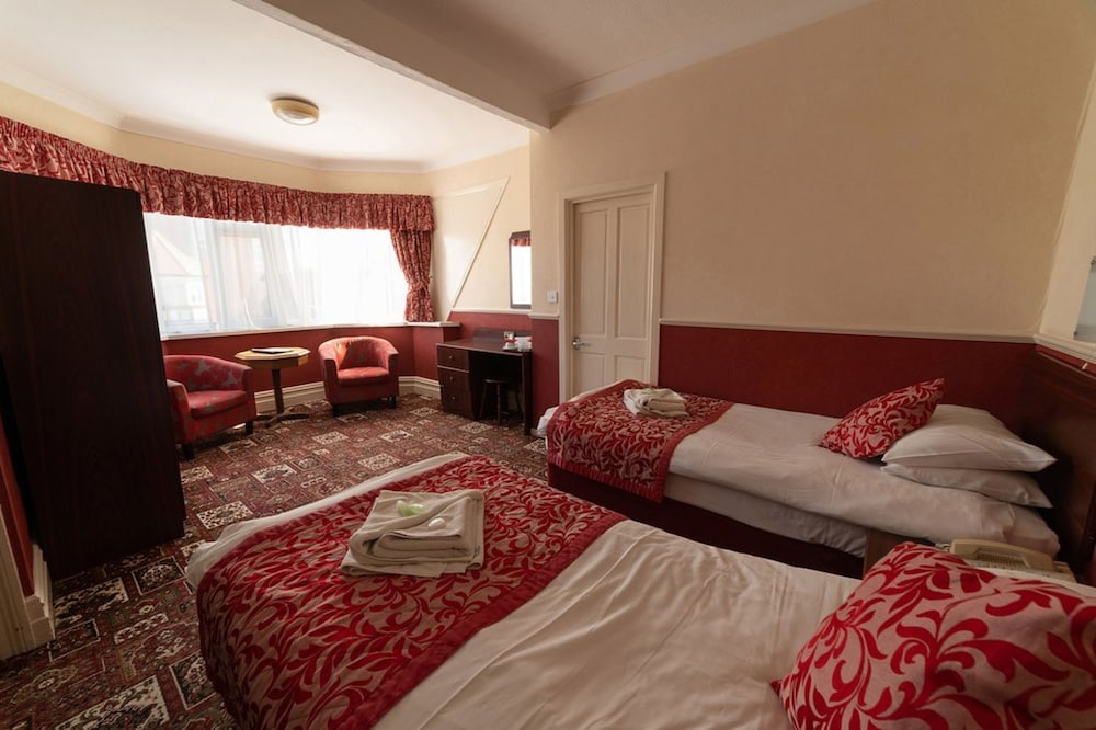 Bournemouth Sands Hotel 28/44