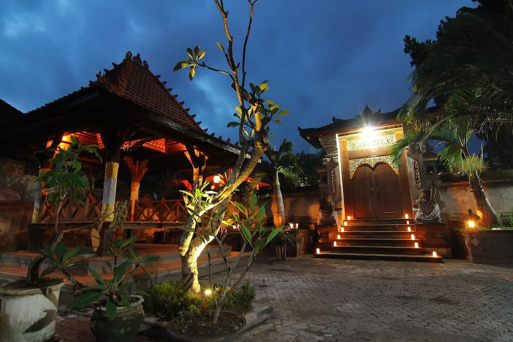 Hotel Gianyar 7/59